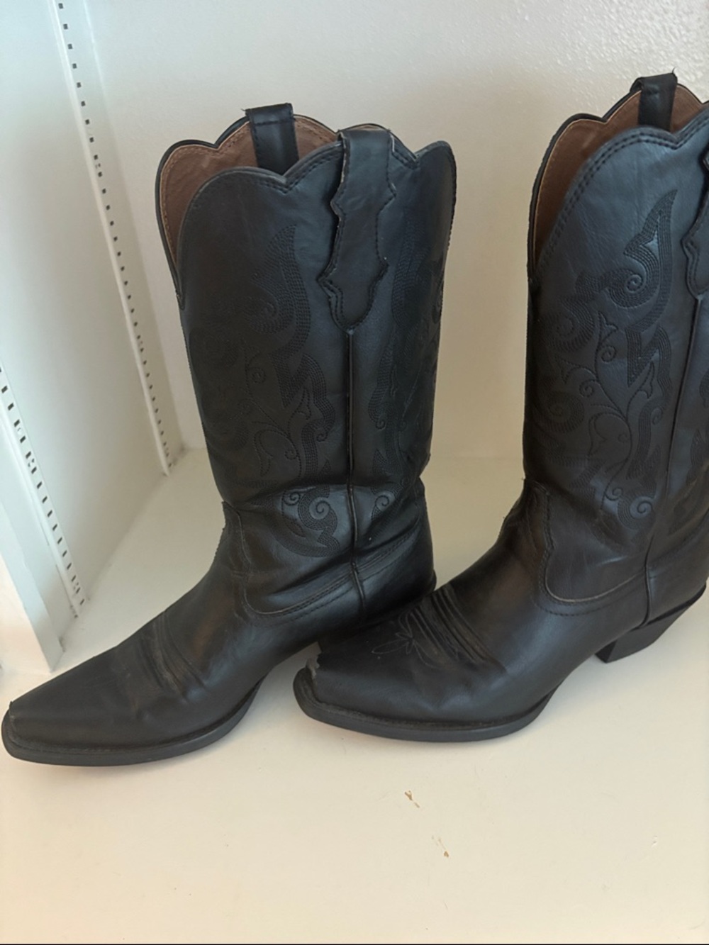 Women’s Black Western Cowboy Boots - Picture 2 of 5